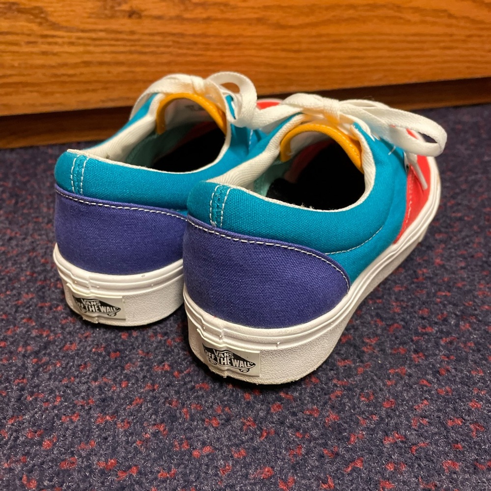 Vans - Picture 3 of 4